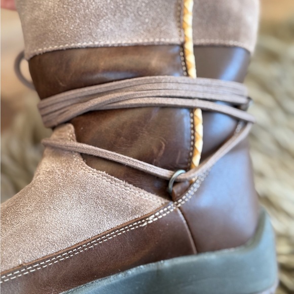 Ulu Caribou Lark Boots, 10 (discontinued) - Picture 5 of 16